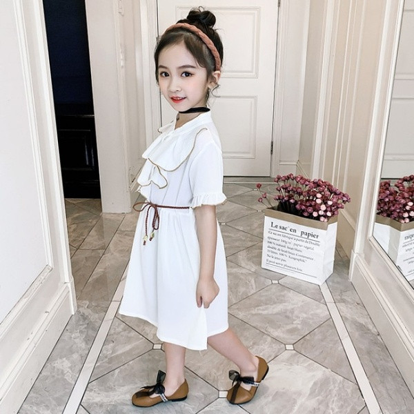 Jelenlegi gyerekruha két színben, rövid ujjal és gombokkal