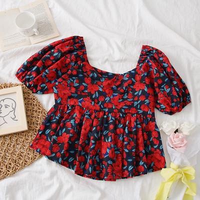 Színes női blúz virágos motívumokkal