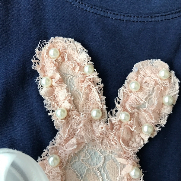 Modern női póló rövid ujjú, szalagdíszítéssel