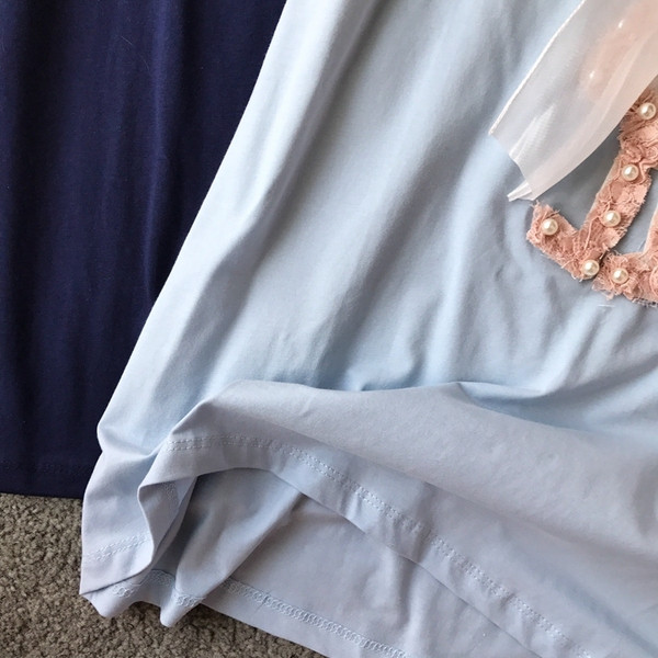 Modern női póló rövid ujjú, szalagdíszítéssel