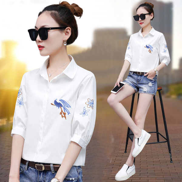 Cămașă modernă de damă cu broderie în alb