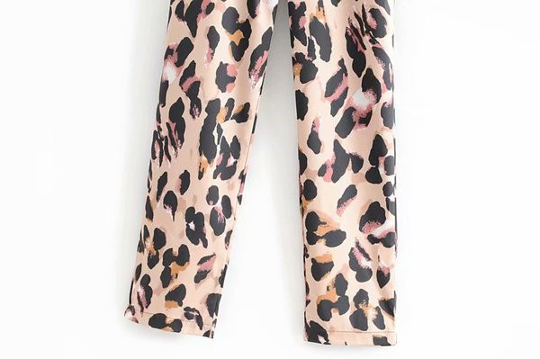 Új, állatmintás női overall modell