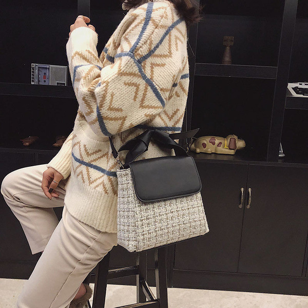 Stílusos női táska hosszú és rövid fülekkel, több színben