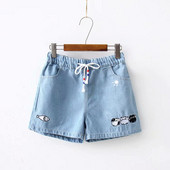 Hétköznapi női rövidnadrág nyakkendővel és hímzéssel, két színben