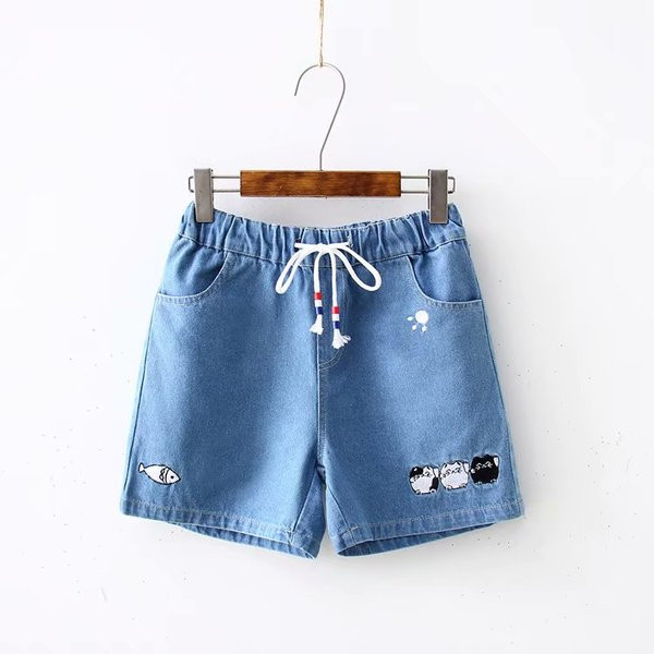 Hétköznapi női rövidnadrág nyakkendővel és hímzéssel, két színben