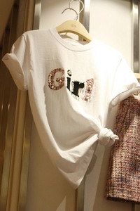 Modern női póló gyöngyökkel és felirattal három színben