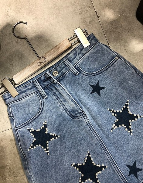 Alkalmi női farmerszoknya kék kövekkel