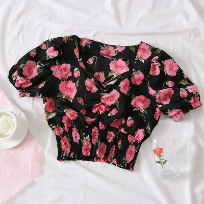 Női blúz három színben virágos motívumokkal