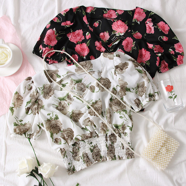 Női blúz három színben virágos motívumokkal