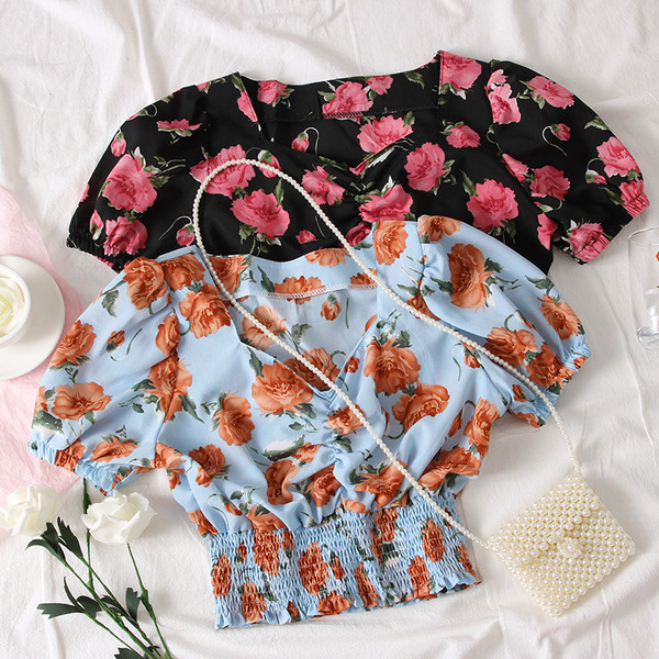 Női blúz három színben virágos motívumokkal