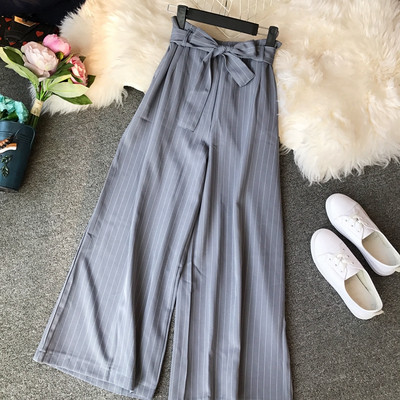 Modern női csíkos nadrág és szalag elem