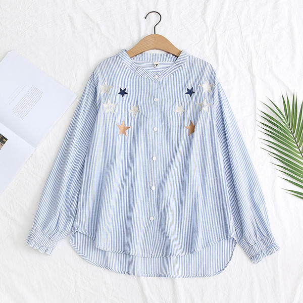 Stílusos csíkos női ing hímzéssel