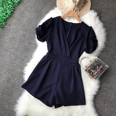 Stílusos női overall 3/4-es ujjal és V-nyakkal