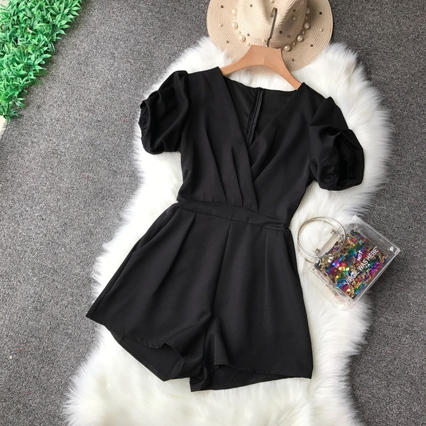 Stílusos női overall 3/4-es ujjal és V-nyakkal