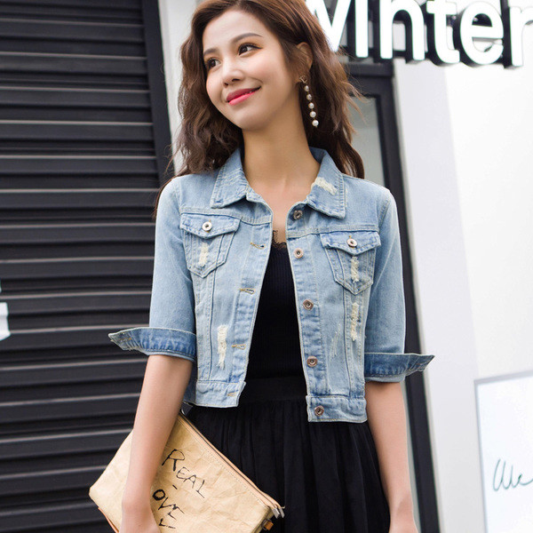 Geaca de dama moderna din blugi model scurt cu motive rupte in culoare deschisa
