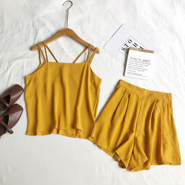 Modern női felső és rövidnadrág szett