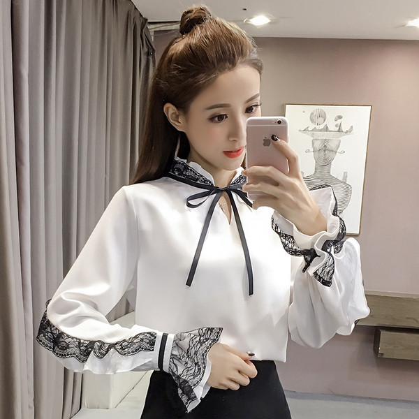 Modern női ing fehér és fekete színben, csipkével