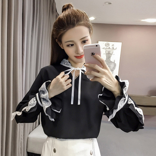 Modern női ing fehér és fekete színben, csipkével