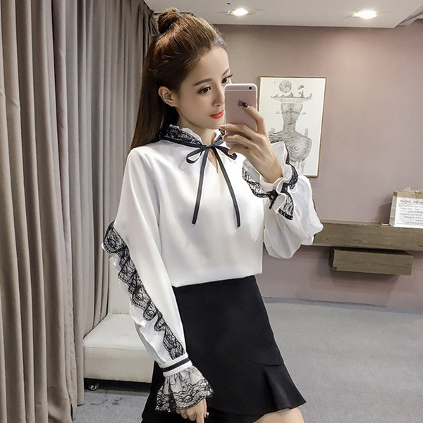 Modern női ing fehér és fekete színben, csipkével