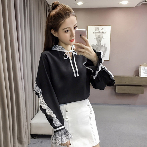 Modern női ing fehér és fekete színben, csipkével