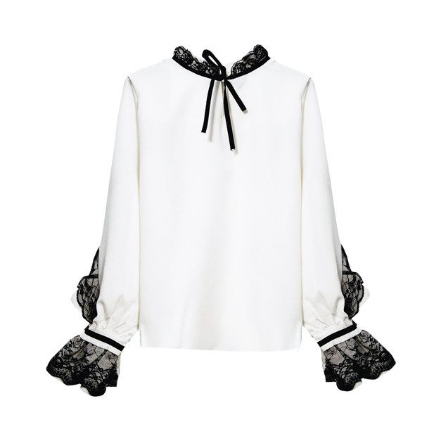 Modern női ing fehér és fekete színben, csipkével