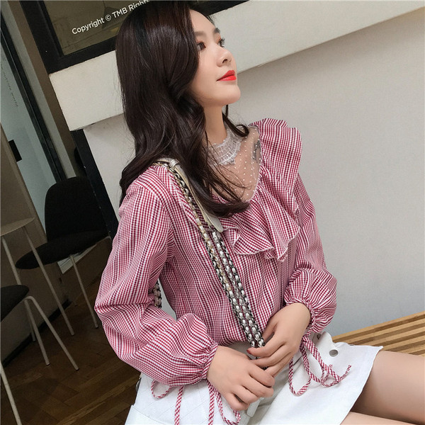 Cămașă de damă actuală în albastru și roz cu mâneci largi