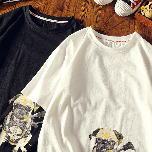 Fekete-fehér modern férfi póló, rátéttel