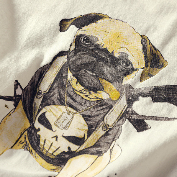 Fekete-fehér modern férfi póló, rátéttel