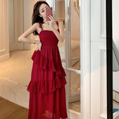 Hosszú női ruha vékony pántokkal fekete, piros és sárga színben