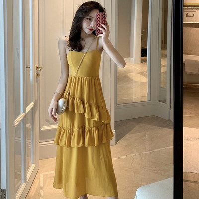 Hosszú női ruha vékony pántokkal fekete, piros és sárga színben