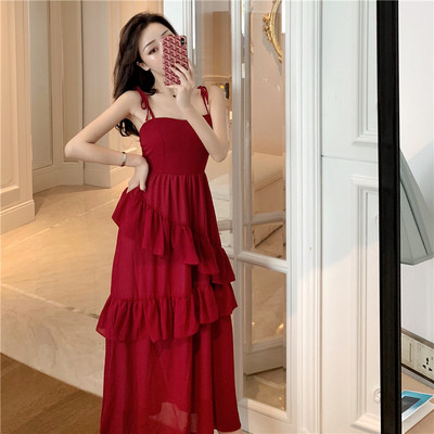 Hosszú női ruha vékony pántokkal fekete, piros és sárga színben