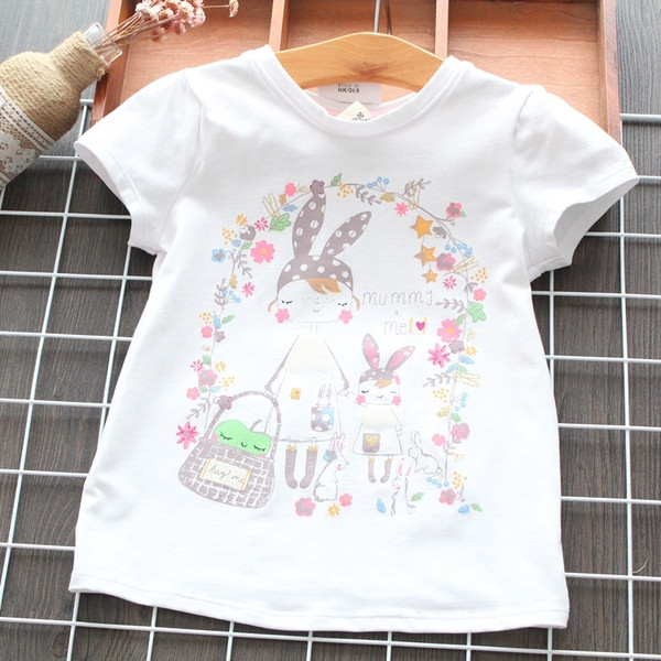 Μοντέρνο παιδικό μπλουζάκι με εφαρμογή για κορίτσια