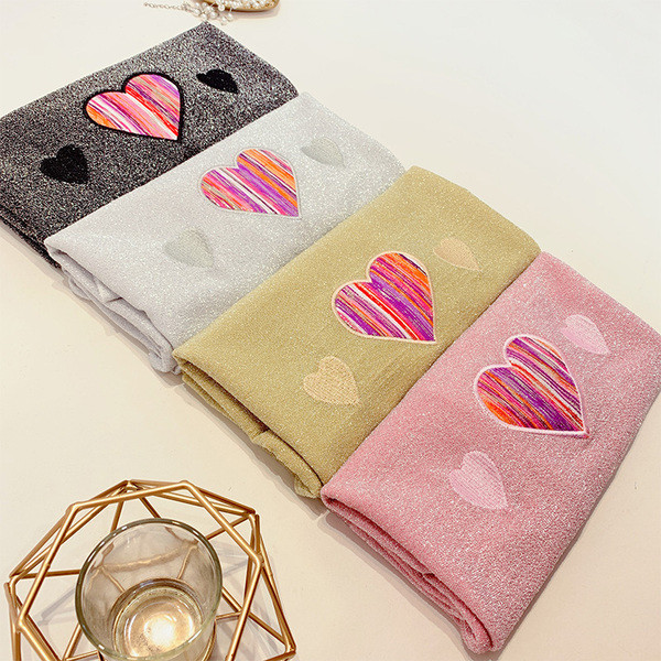 Stílusos női póló rátéttel, négy színben