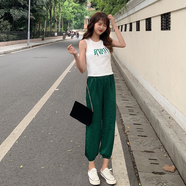 Modern női kétrészes szett zöld felirattal