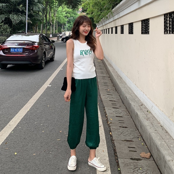 Modern női kétrészes szett zöld felirattal