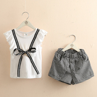 Modern, kétrészes blúzból és nadrágból álló gyerekszett lányoknak