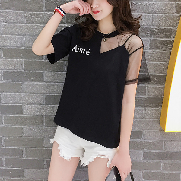 Modern női póló fehér és fekete színben felirattal és tüllrel