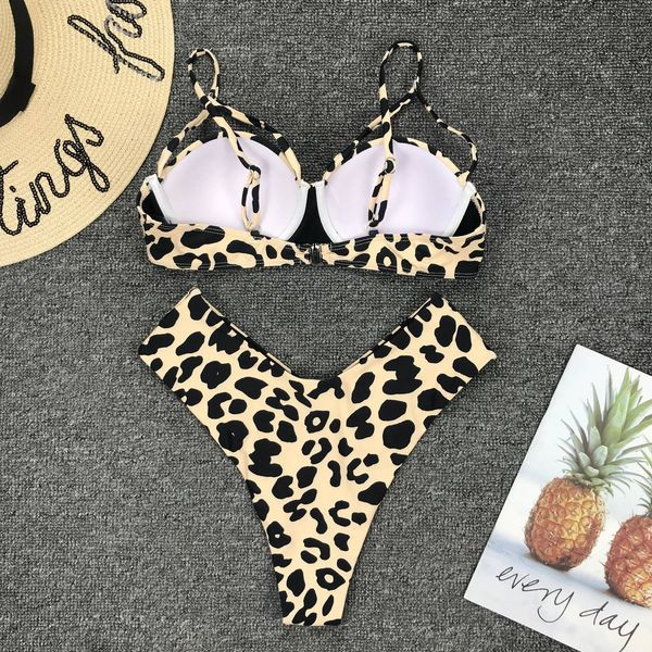 Costum de baie modern cu model leopard în două părți