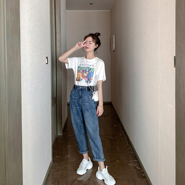 Tricou alb de dama modern cu imprimeu