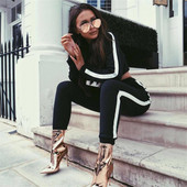 Modern női csapat két részből több színben