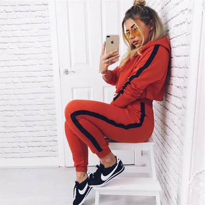 Modern női csapat két részből több színben