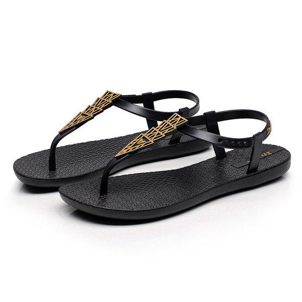 Alkalmi női szandál fém elemmel, két színben