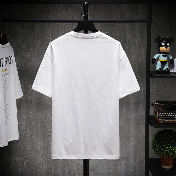 Férfi póló fehér és szürke színben, feliratokkal