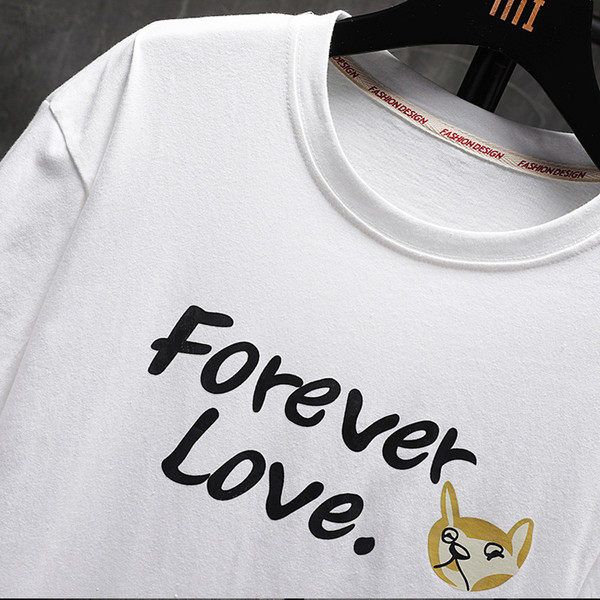 Férfi póló fehér és szürke színben, feliratokkal