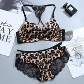 Lenjerie intimă în două părți în trei culori