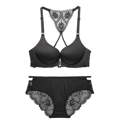 Lenjerie intimă în două părți în trei culori