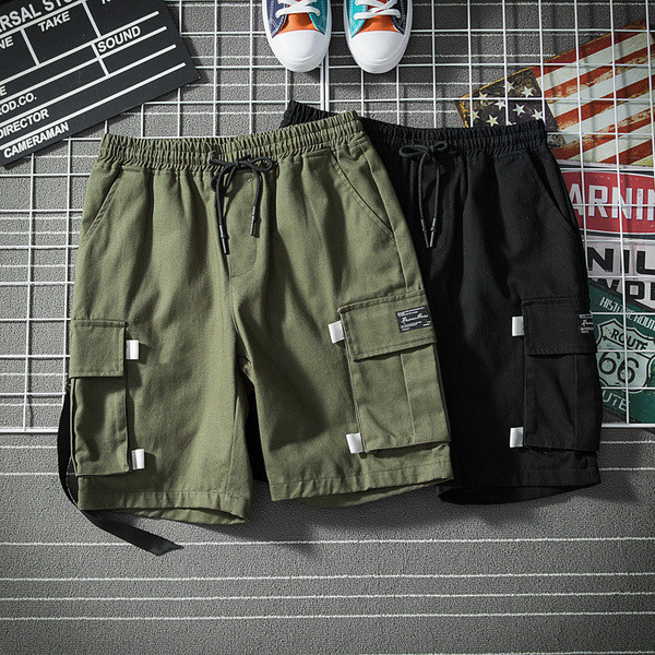 Pantaloni scurți pentru bărbați în negru și verde cu buzunare