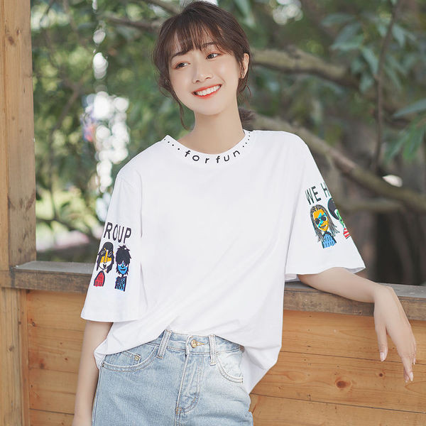 Alkalmi fehér póló két színben mintával