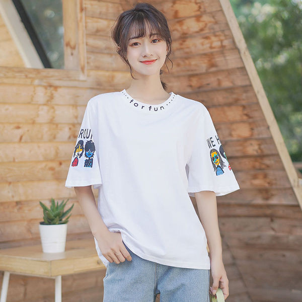 Alkalmi fehér póló két színben mintával