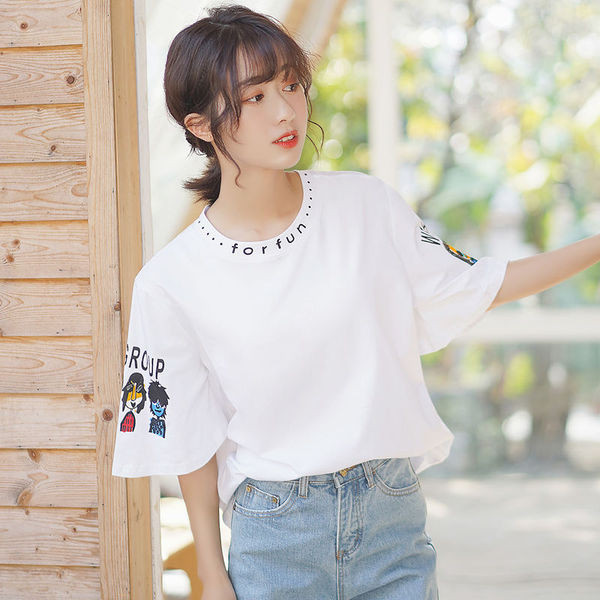 Alkalmi fehér póló két színben mintával